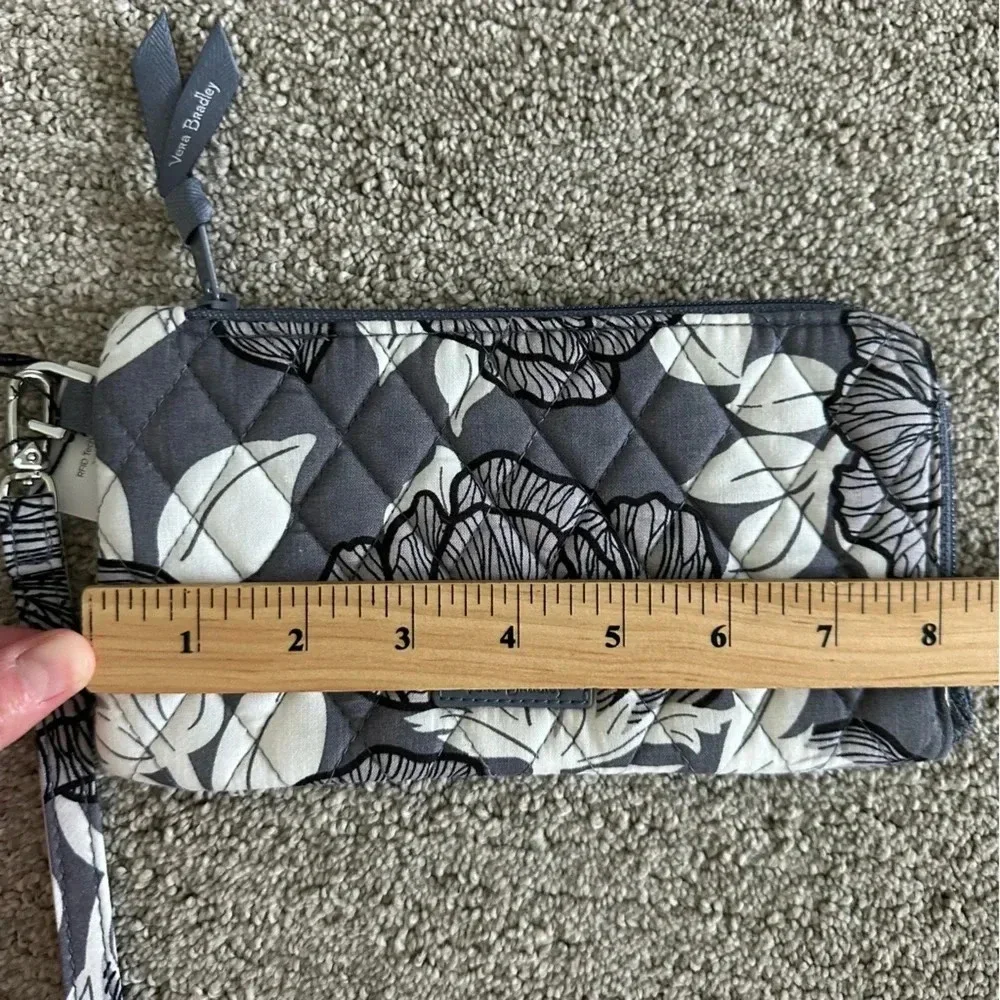 Vera Bradley RFID Blocking Tech‎ Wristlet Moon Shadow Meadow